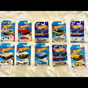 Lot of 10 Hot Wheels Assortment of Cars